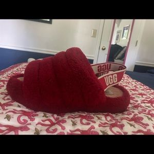UGG SLIPPERS